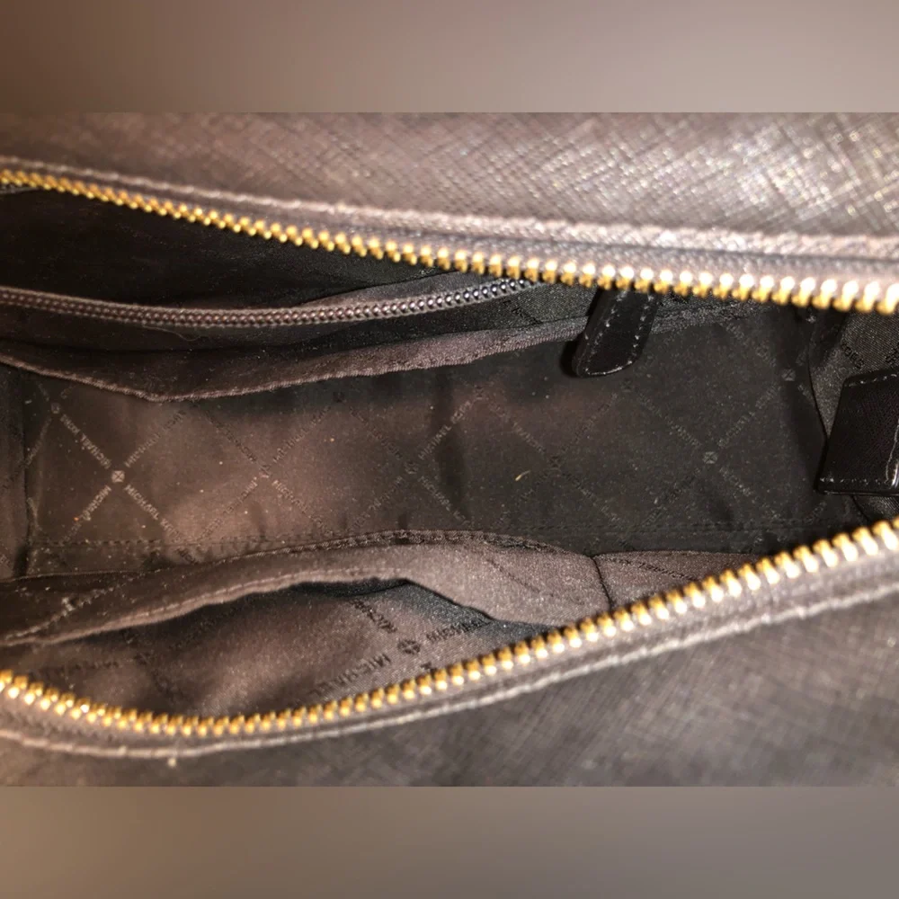 π₯Moving to @the_bag_guyπ₯Michael Kors - Dillon Saffiano Satchel-Black/Gold - Picture 16 of 16